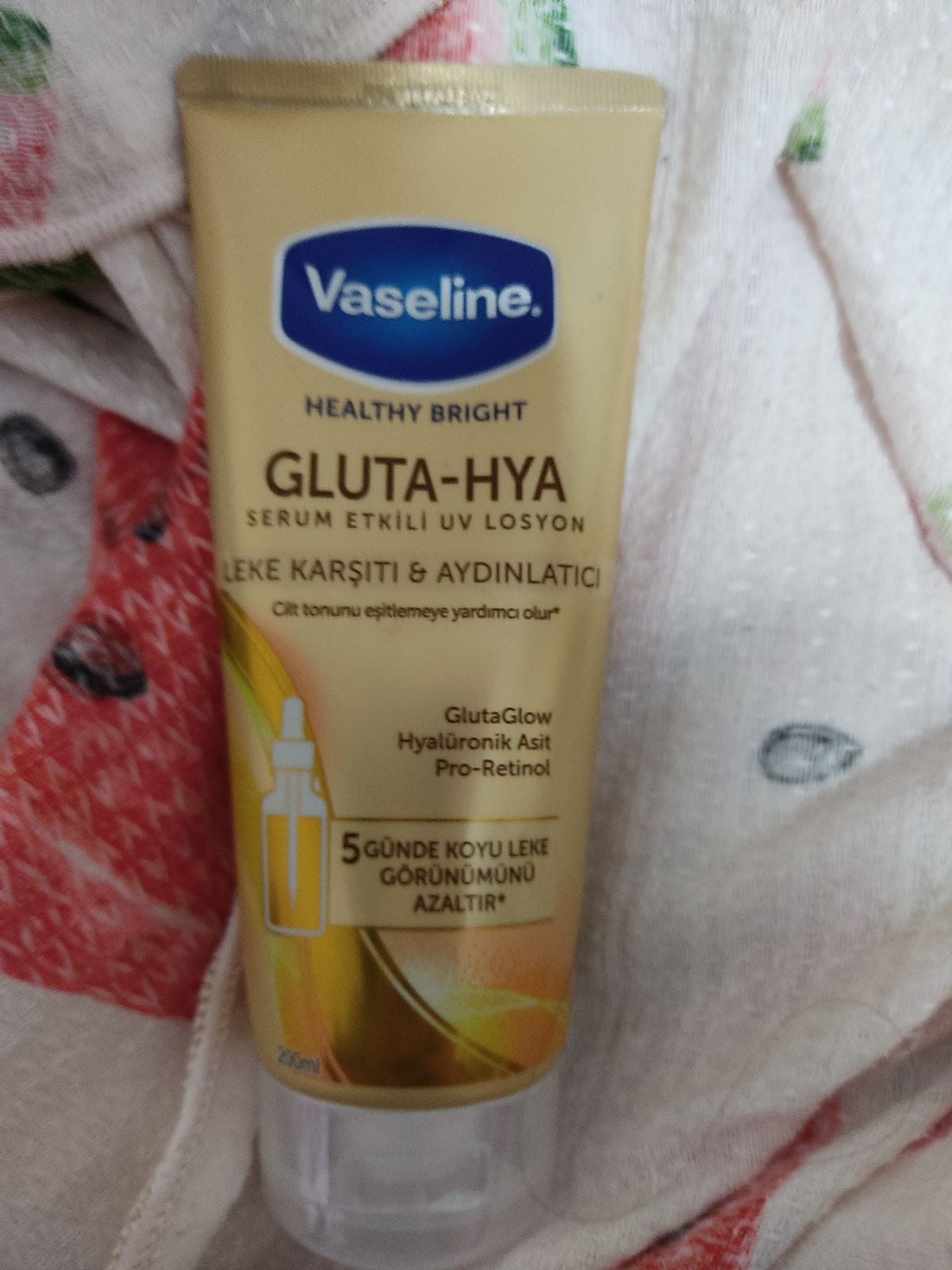 Vaseline Gluta Hya vücut losyonu